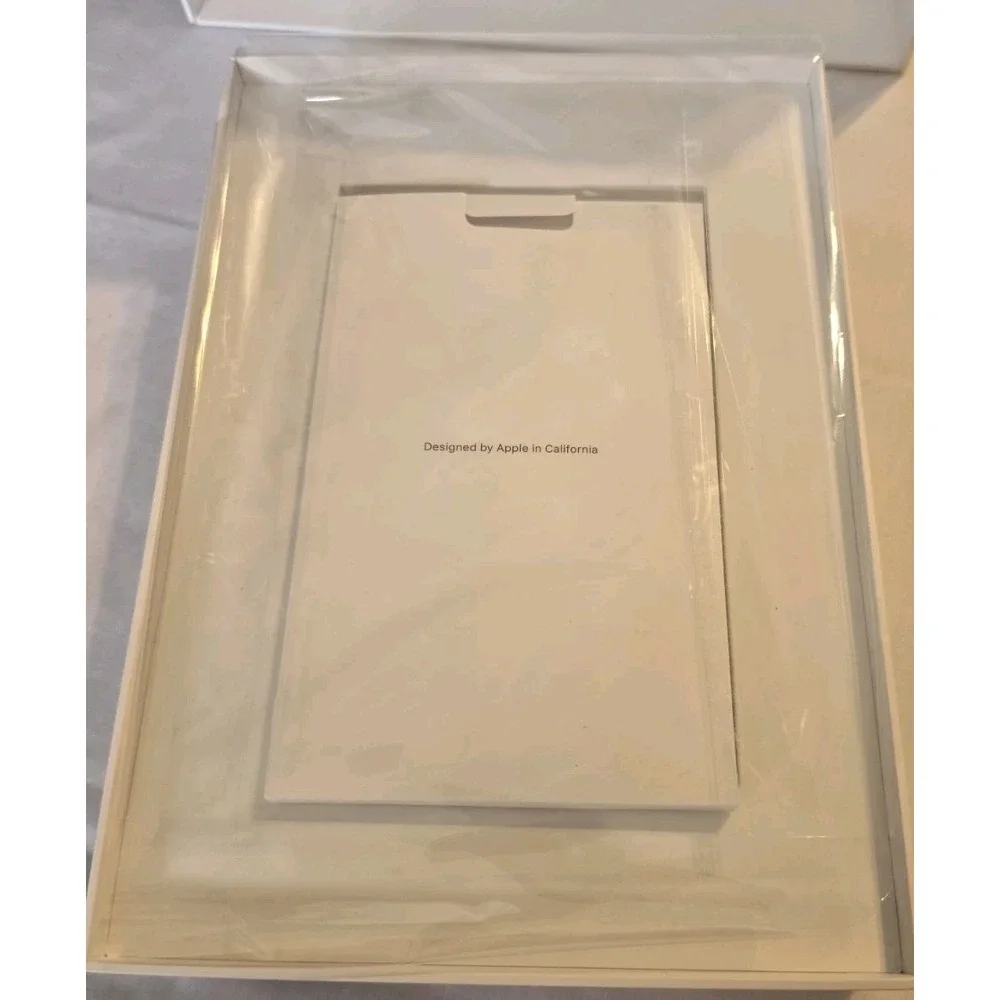 *EMPTY BOX* for Apple iPad 8th Gen 32GB Wi‑Fi 10.2in Tablet - Gold (MYLC2LL/A)‎